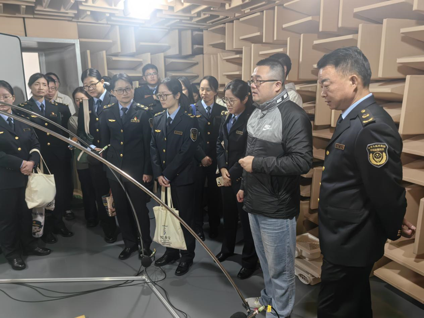 /UploadFile/News/20251027/4b2dd02bdeba43bf8c6ccca7c6f3f622.png 中青年干部成长营系列培训2.png